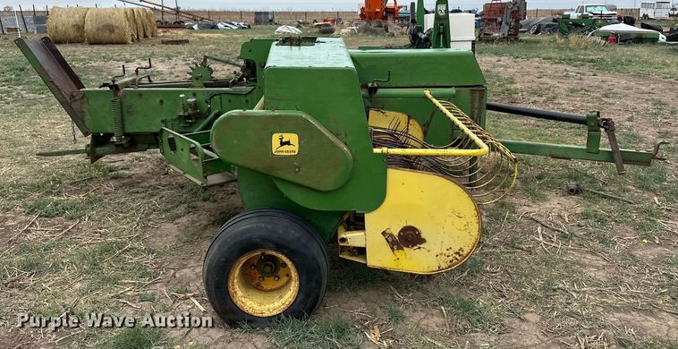 image for item OI9014 John Deere 346 small square baler