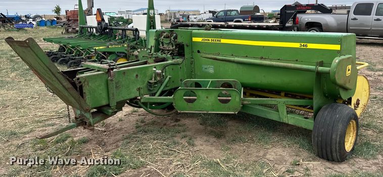 image for item OI9014 John Deere 346 small square baler