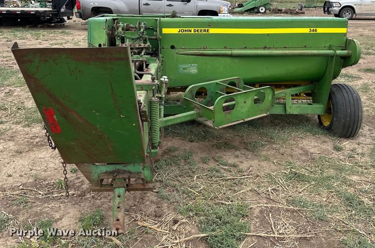 image for item OI9014 John Deere 346 small square baler