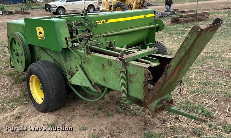 image for item OI9014 John Deere 346 small square baler