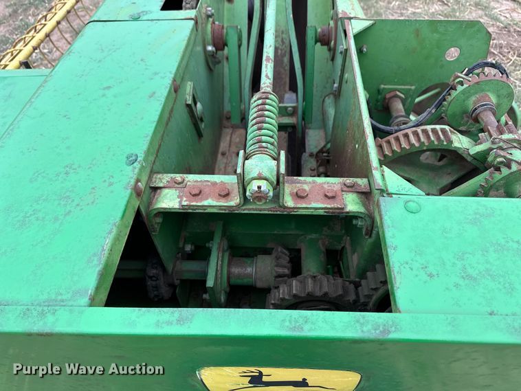 image for item OI9014 John Deere 346 small square baler