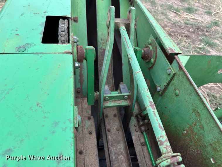 image for item OI9014 John Deere 346 small square baler