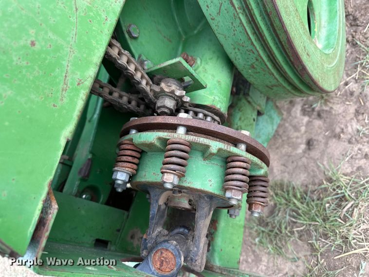 image for item OI9014 John Deere 346 small square baler