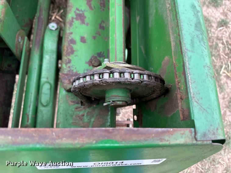 image for item OI9014 John Deere 346 small square baler