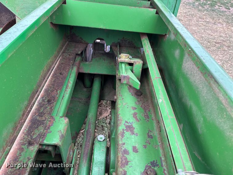 image for item OI9014 John Deere 346 small square baler