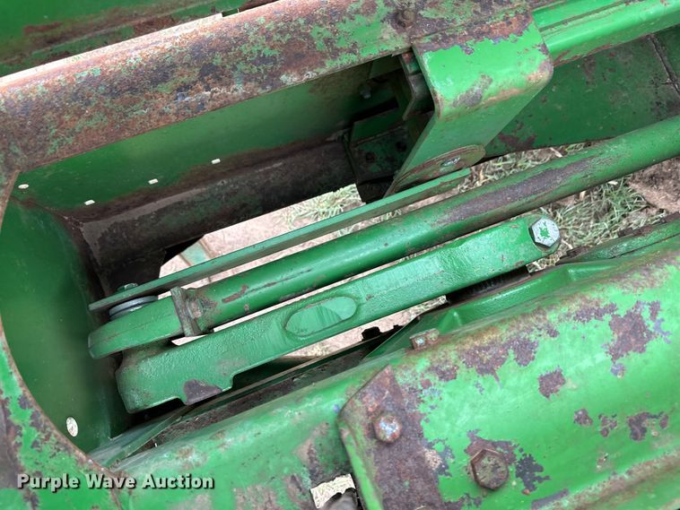 image for item OI9014 John Deere 346 small square baler