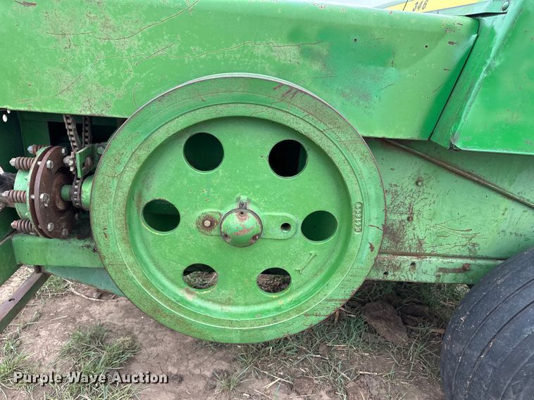 image for item OI9014 John Deere 346 small square baler