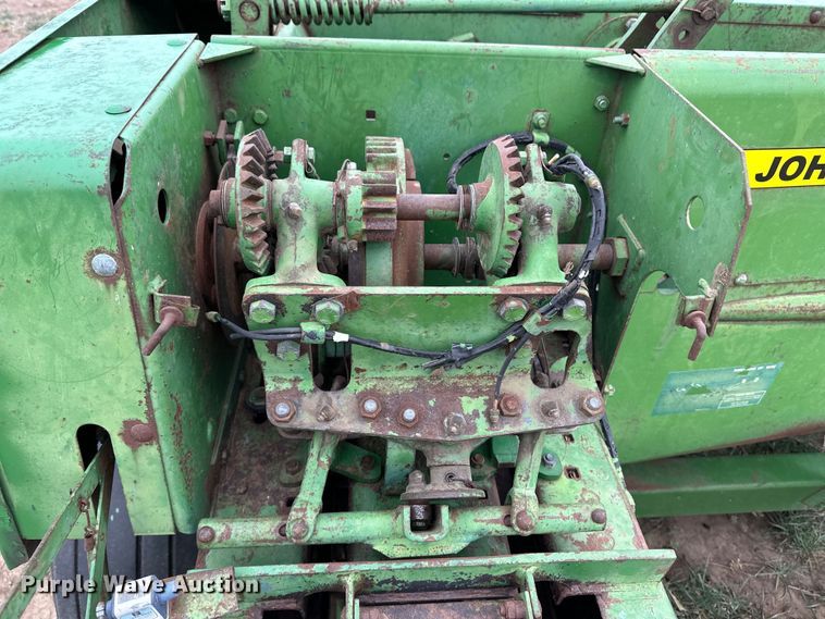 image for item OI9014 John Deere 346 small square baler