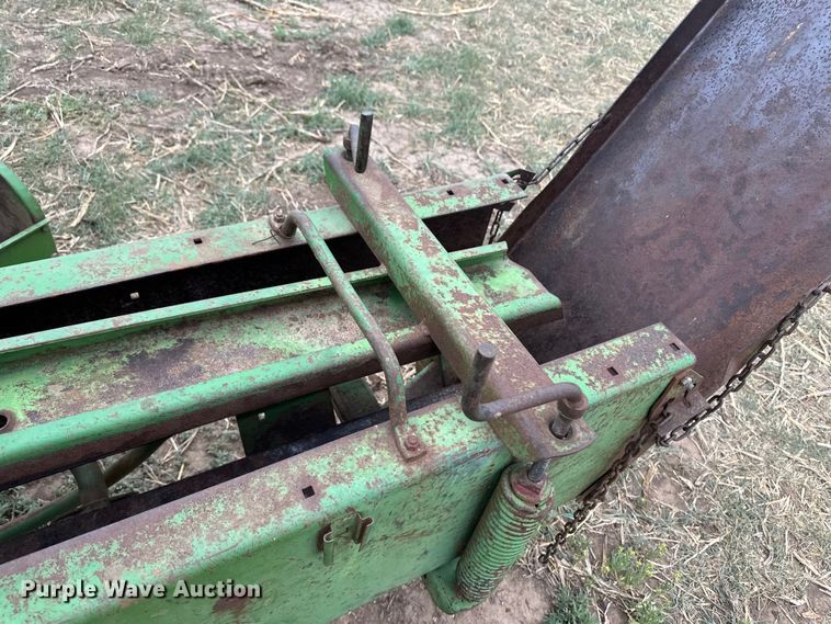 image for item OI9014 John Deere 346 small square baler