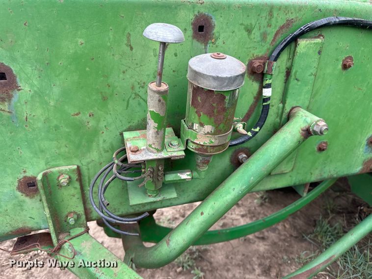 image for item OI9014 John Deere 346 small square baler