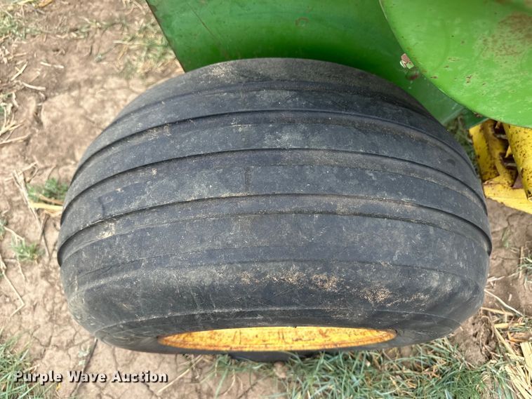 image for item OI9014 John Deere 346 small square baler