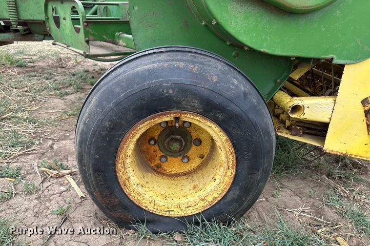 image for item OI9014 John Deere 346 small square baler