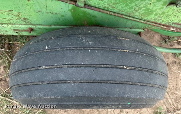 image for item OI9014 John Deere 346 small square baler