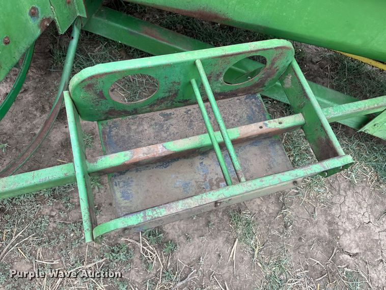 image for item OI9014 John Deere 346 small square baler
