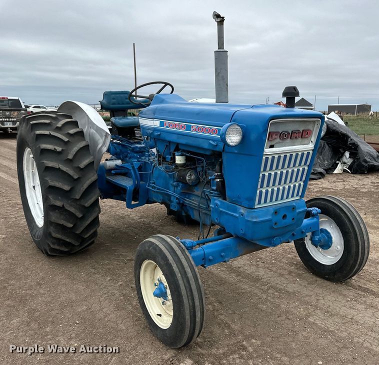 image for item OI9016 1974 Ford 5000 tractor