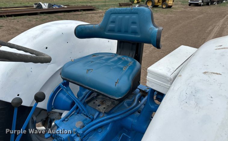image for item OI9016 1974 Ford 5000 tractor
