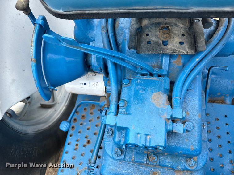 image for item OI9016 1974 Ford 5000 tractor