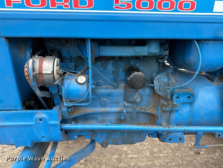 image for item OI9016 1974 Ford 5000 tractor