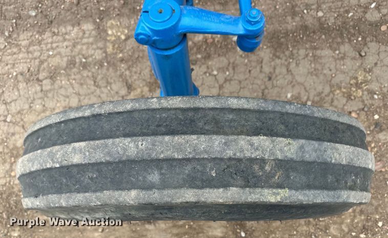 image for item OI9016 1974 Ford 5000 tractor