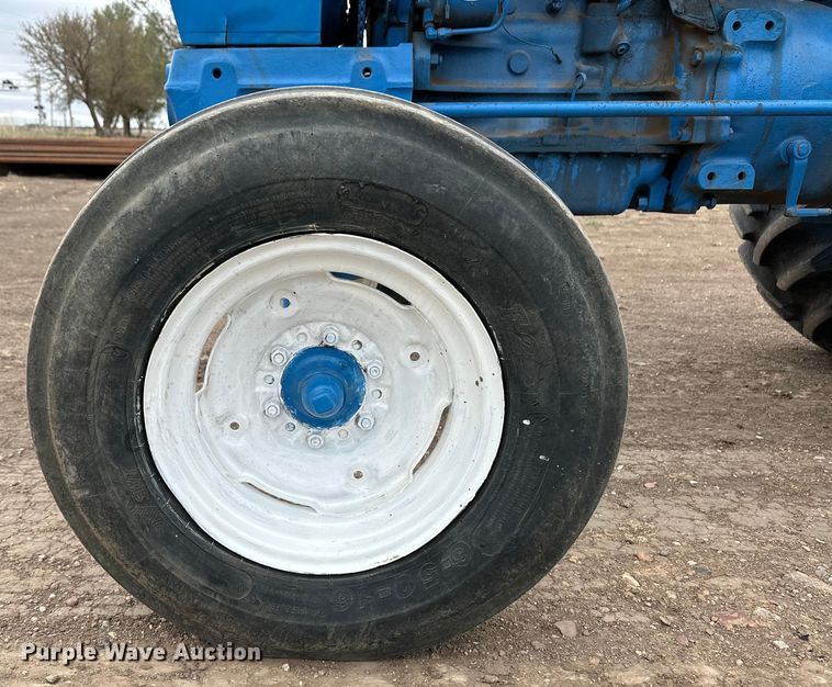 image for item OI9016 1974 Ford 5000 tractor