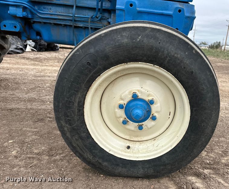 image for item OI9016 1974 Ford 5000 tractor