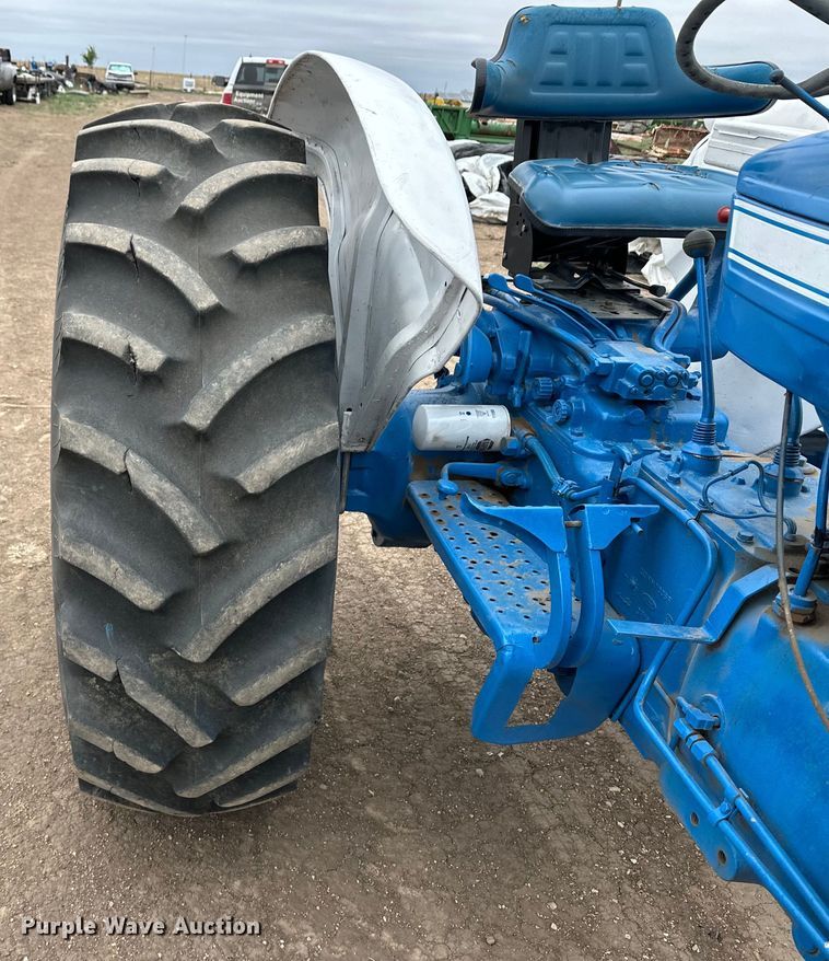image for item OI9016 1974 Ford 5000 tractor