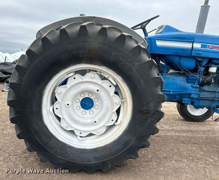 image for item OI9016 1974 Ford 5000 tractor