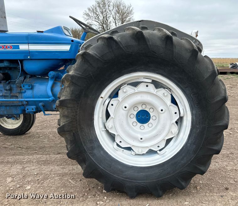 image for item OI9016 1974 Ford 5000 tractor
