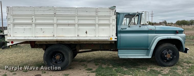 image for item OI9017 1962 Chevrolet 60 grain truck