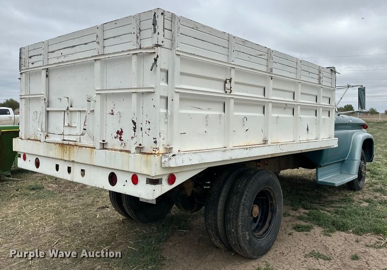 image for item OI9017 1962 Chevrolet 60 grain truck