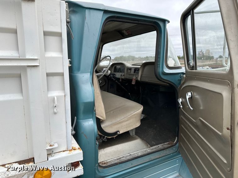 image for item OI9017 1962 Chevrolet 60 grain truck