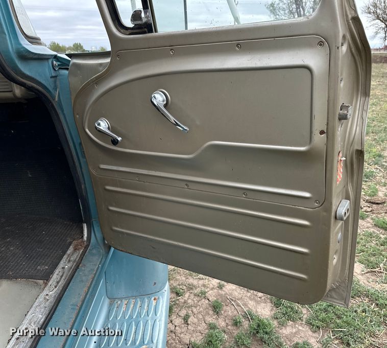 image for item OI9017 1962 Chevrolet 60 grain truck