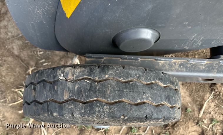 image for item OI9300 2014 Massey Ferguson 2270 large square baler