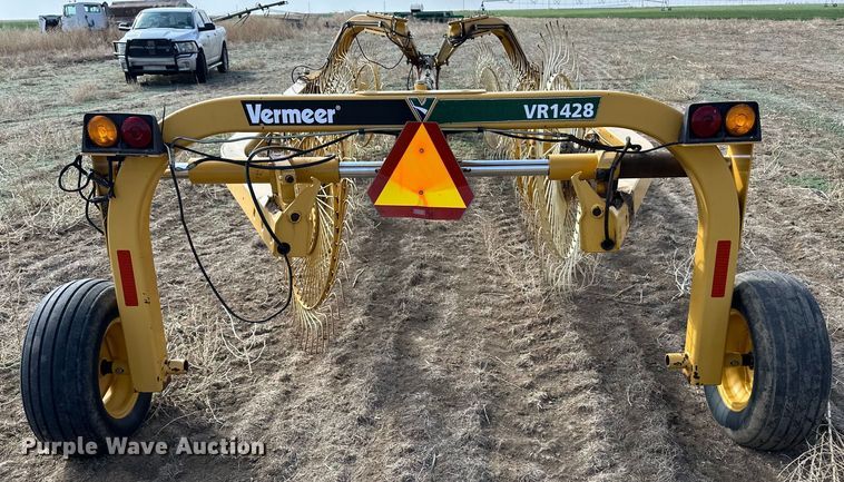 image for item OI9304 2011 Vermeer VR1428 hay rake
