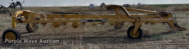 image for item OI9304 2011 Vermeer VR1428 hay rake