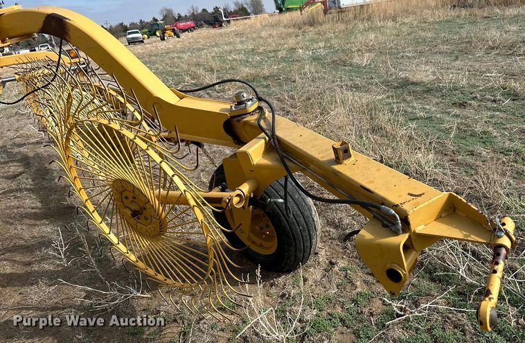 image for item OI9304 2011 Vermeer VR1428 hay rake