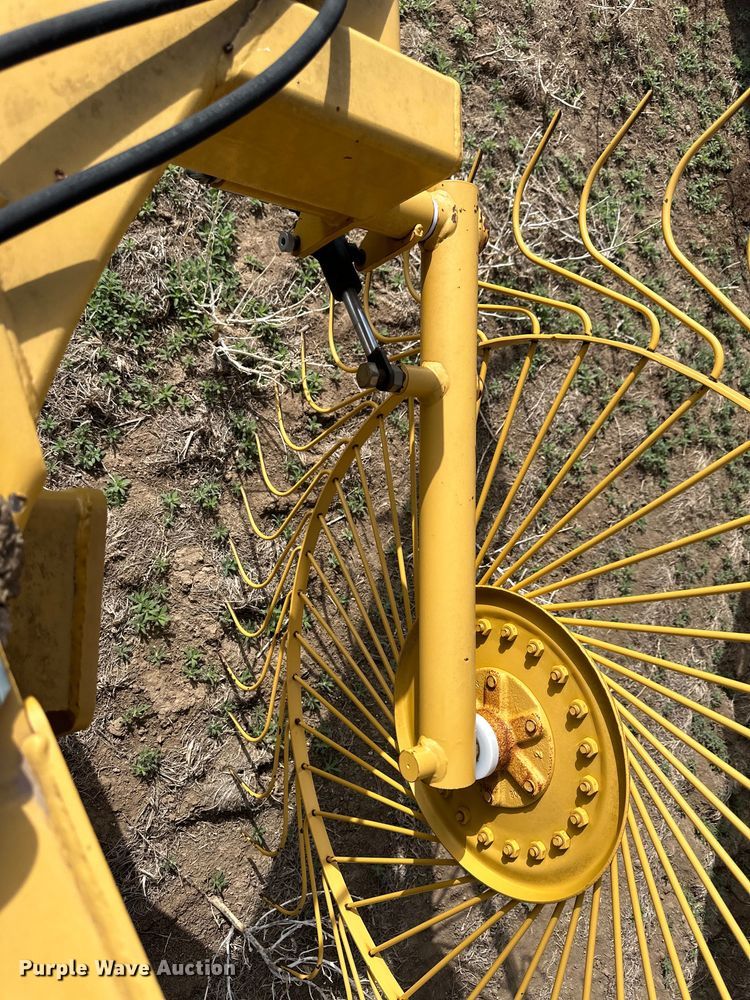 image for item OI9304 2011 Vermeer VR1428 hay rake