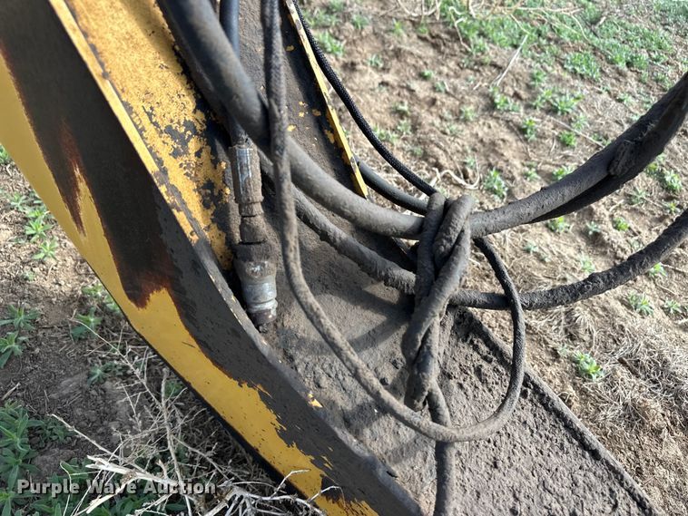 image for item OI9304 2011 Vermeer VR1428 hay rake