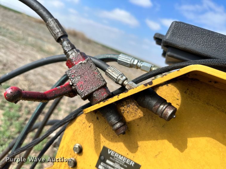 image for item OI9304 2011 Vermeer VR1428 hay rake