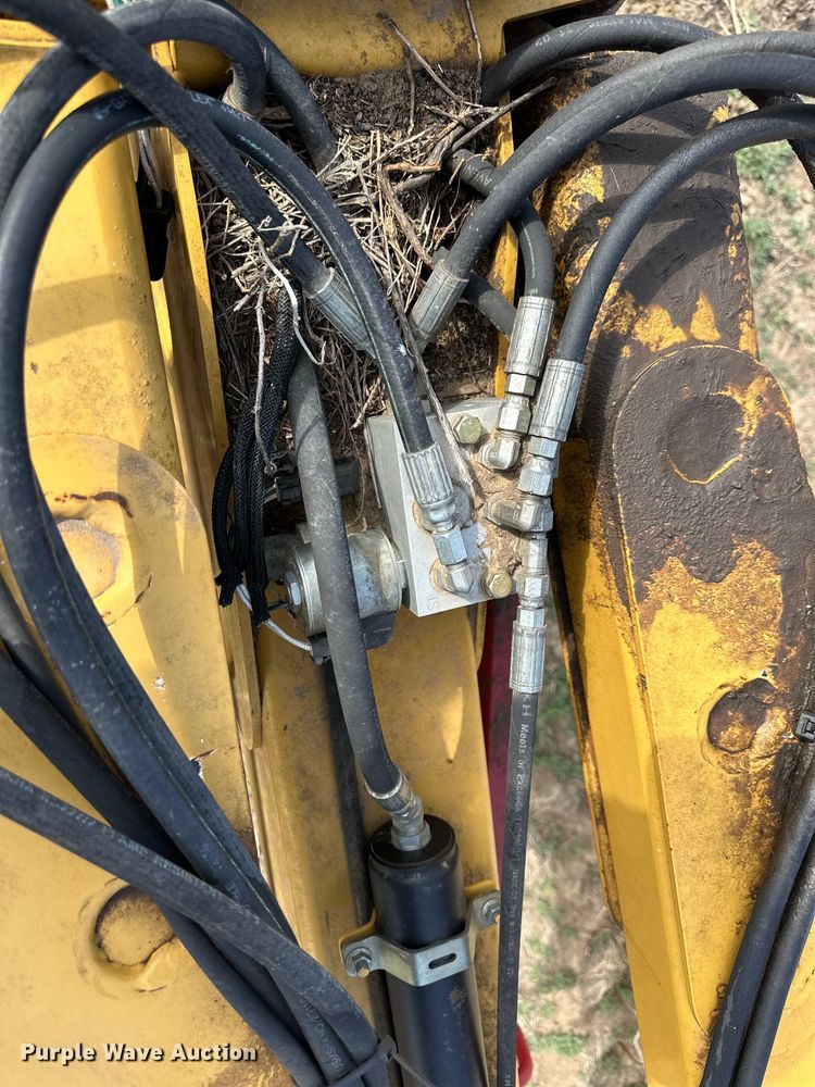 image for item OI9304 2011 Vermeer VR1428 hay rake