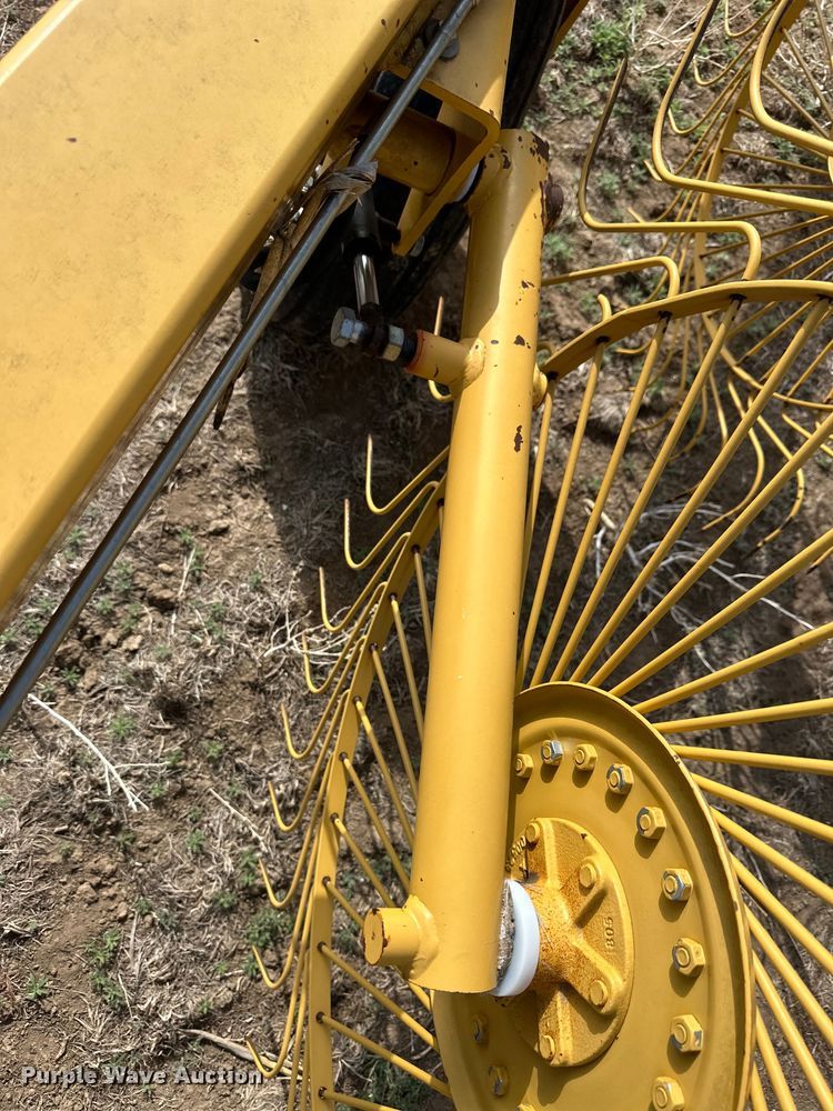 image for item OI9304 2011 Vermeer VR1428 hay rake