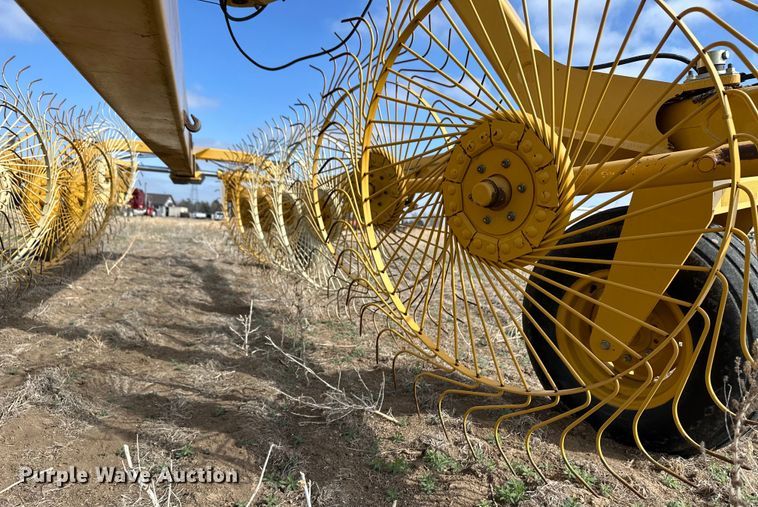 image for item OI9304 2011 Vermeer VR1428 hay rake