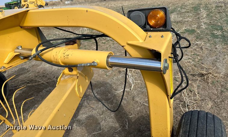 image for item OI9304 2011 Vermeer VR1428 hay rake