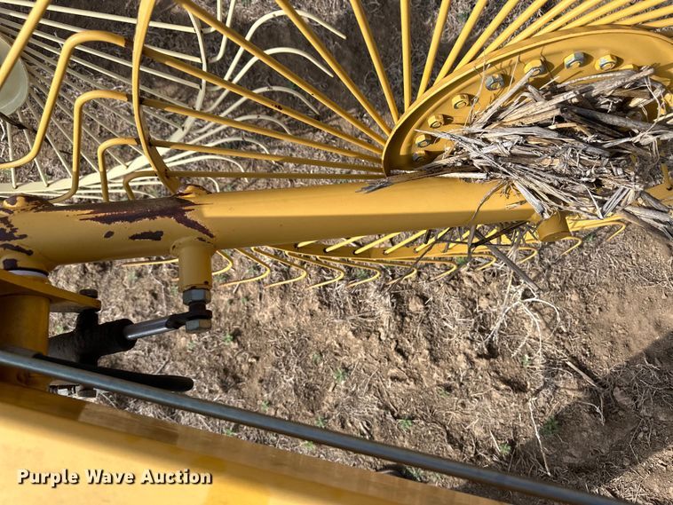image for item OI9304 2011 Vermeer VR1428 hay rake