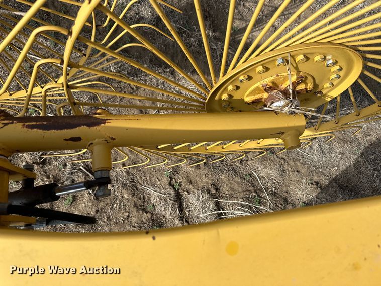 image for item OI9304 2011 Vermeer VR1428 hay rake