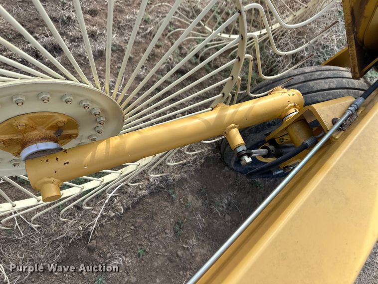 image for item OI9304 2011 Vermeer VR1428 hay rake