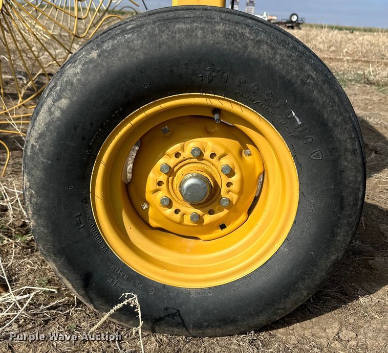 image for item OI9304 2011 Vermeer VR1428 hay rake