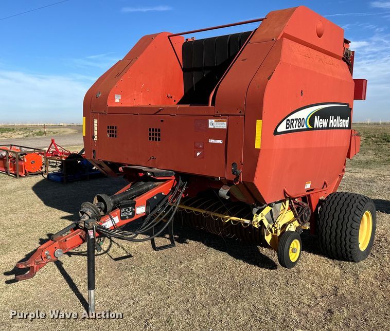 image for item OI9341 2003 New Holland BR780 round baler