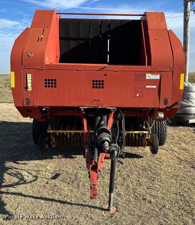 image for item OI9341 2003 New Holland BR780 round baler