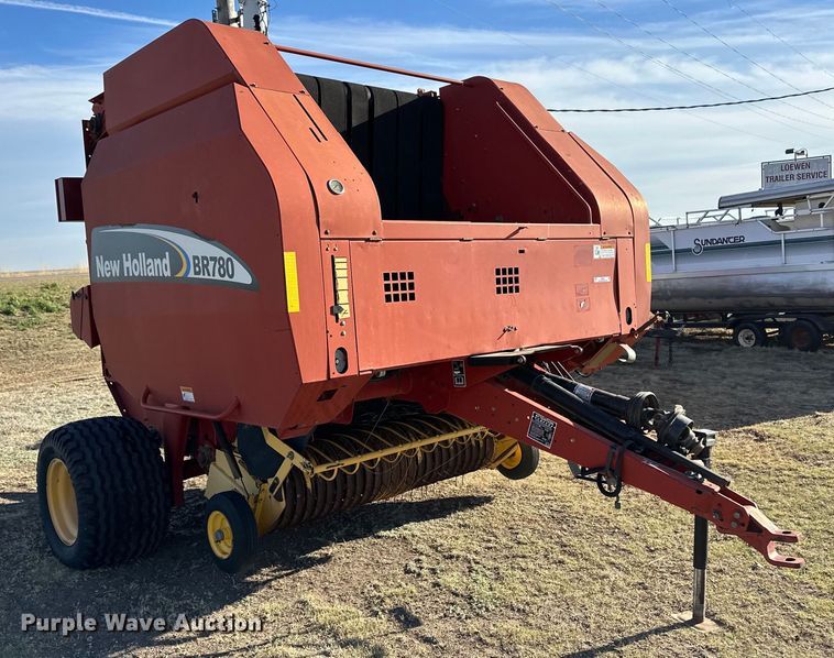 image for item OI9341 2003 New Holland BR780 round baler